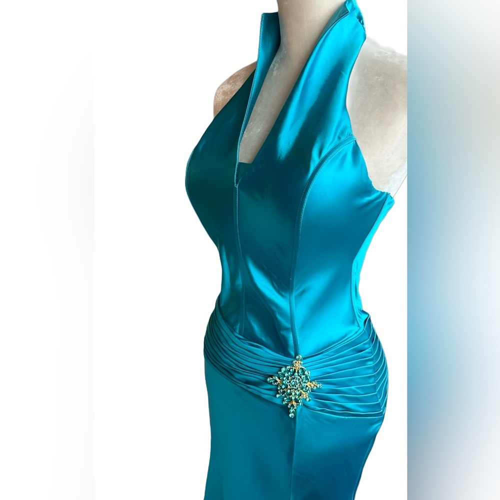 🔥 Anny Lee Turquoise Satin Halter Evening Gown with Brooch Detail & Shawl - Picture 8 of 10